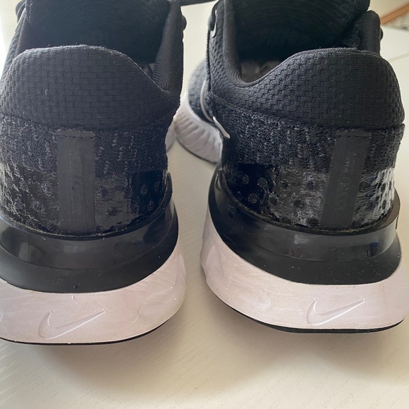 Nike React Infinity Flyknit 3 Black and White Size 11 main image 8